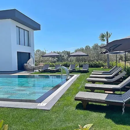 Holiday home Ultra Lueks Havuzlu *