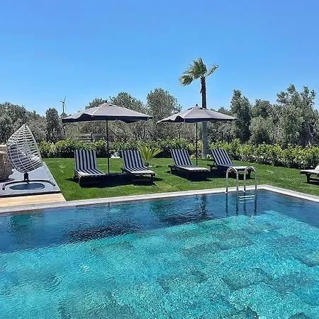 Ultra Lueks Havuzlu * Cesme