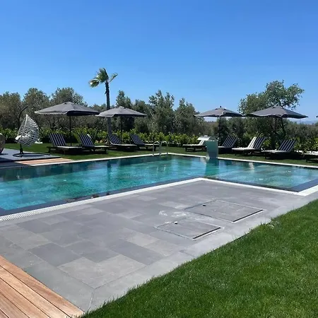 Ultra Lueks Havuzlu * Cesme